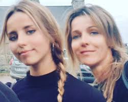 Laure Guibert (Mystères de l'amour) : Sa fille aînée Louna a hérité de sa  beauté, rares photos ! : Le diaporama