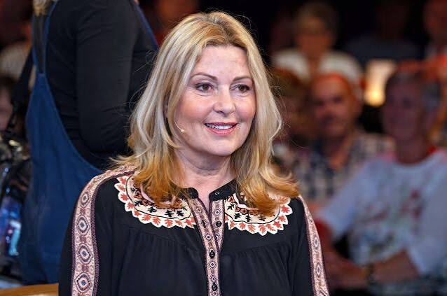 Rosenheim-Cops"-Star Karin Thaler sorgt mit Badeanzug-Foto für Aufsehen