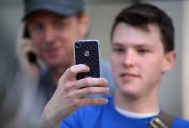 New iPhone selling briskly as thousands line up