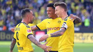 Borussia dortmund ist vor allem auch ein lebensgefühl. Bvb Borussia Dortmund Feiert Kantersieg Gegen Bayer Leverkusen Eurosport