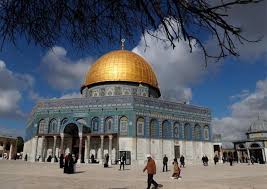 Kehidupan di yerusalem, yang diakui presiden as donald trump sebagai ibu kota israel, 'sangat berat' namun umat islam dan kristen palestina bersatu menentang pendudukan. Pendirian Yerusalem Raya Berarti Tidak Ada Gereja Maupun Masjid