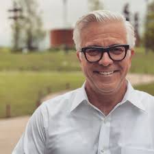 Anybody know Daniel NYSTROM? I have his licence.