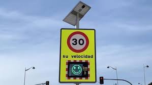 Benidorm Estrena Un Radar Amable Con Emoticonos En Vez De Multas