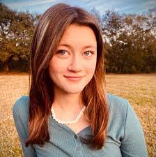 Daphne Cline's Instagram, Twitter & Facebook