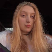 Emily Lanham's Instagram, Twitter & Facebook