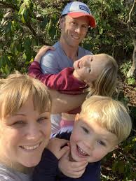 Welcoming help in a garden paradise