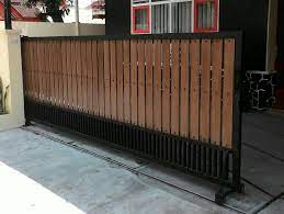 Menggunakan material kayu akan menambah kesan natural rumah anda. Pintu Pagar Besi Kayu Bekasi Jakarta Murah 081218718975