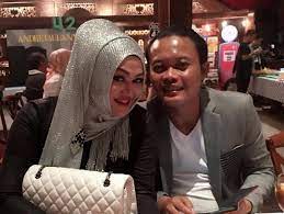 Lina meninggalkan 4 orang anak hasil pernikahannya yang. 6 Fakta Meninggalnya Mantan Istri Sule Yang Jadi Google Trending