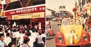 In 1993, kfc singapore was the first kfc in asia to develop and launch the zinger. Nostalgic Photos Of Malaysia S Very First Kfc Outlet Show How It Was Like Back Then World Of Buzz