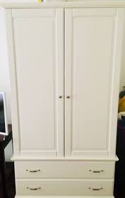Gut Erhaltener Ikea Kleiderschrank Im Landhausstil Leichte Gebrauchspuren Und Einmal Umgezogen 104 Cm Breit 56 Cm Tief Ikea Kleiderschrank Ikea Schrank