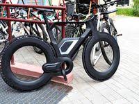 スタイリッシュに荷物を収納できるプジョーの電気自転車 自転車のデザイン プジョー 自転車