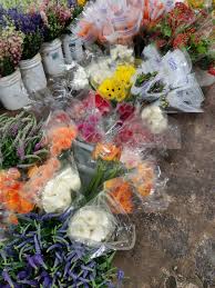 Sharon floral sijaitsee osoitteessa 2475 forest ave, san josé, ca 95128, usa, lähellä tätä paikkaa ovat: California Flower Shippers 538 W Trimble Rd San Jose Ca 95131 Usa