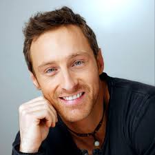 Voici//Social//Frank Delay