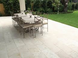 Revetement De Sol En Pierre Naturelle 50 Idees Exquises Sol En Pierre Sol En Pierre Naturelle Carrelage Terrasse Exterieur