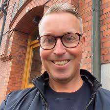 SÄKERHET ÄR INGET VI CHANSAR PÅ🛡️ Det är otroligt viktigt att regelbundet  se över sina fallskydd det handlar i slutändan om vår säkerhet på jobbet.  DEKRA gjorde ett riktigt bra jobb hos