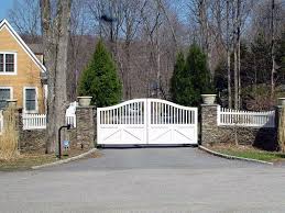 Maybe you would like to learn more about one of these? Add Some Curb Appeal With A Farmhouse Style Driveway Gate This Is A Traditional White Wooden Ent Wooden Gates Driveway Driveway Gate Farmhouse Style Exterior