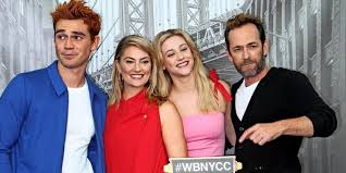 To riverdale and back again. Riverdale Dreharbeiten Nach Tod Von Luke Perry Gestoppt