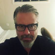 成人のアメリカ人の54%が6年生レベルで読めない」という衝撃的なところは、文明国では実質3年生であるアメリカでは6年生ということです。 悲しい。