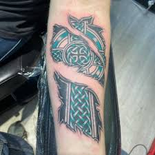 It is gorgeous to look at with its simple yet intricate design of knotwork surrounding the cross and circle. 40 Amazing Celtic Tattoo Designs With Meanings Saved Tattoo
