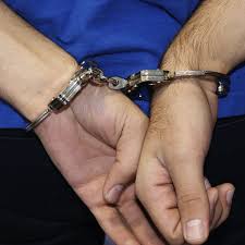 Resultado de imagem para par de algema policia