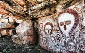 The Wandjina Cave Paintings Depictions Of Sky Beings Cave Paintings Rock Art Venus Art