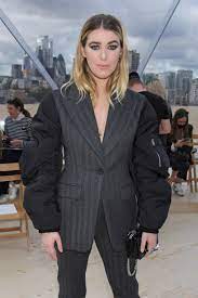 Christmas 2021 At Soko Blasser Vineyard Emilia Clarke Vanessa Kirby Soko Stun At Alexander Mcqueen Fashion Show In London Photo 4642677 Emilia Clarke Hannah Redmayne Honor Swinton Byrne Lara Stone Soko Vanessa Kirby Yahya Abdul Mateen Ii