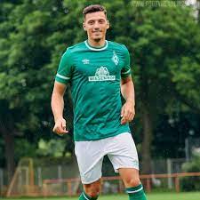 Da die bundesliga zur nächsten saison von 16 auf 18 mannschaften aufgestockt wurde, verblieben die beiden eigentlich sportlich abgestiegenen mannschaften des karlsruher sc und des fc schalke 04 in der liga. Werder Bremen 21 22 Heim Auswarts Trikots Veroffentlicht Nur Fussball