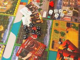 ¿quieres descubrir los mejores juegos de mesa de zombies? Amanecer Zombi El Juego De Mesa En El Que Luchar O Huir