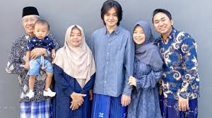We met for the first time in a movie two blue lines, angga and zara reunite in movie mariposa. Biodata Dan Profil Angga Aldi Yunanda Pacar Umur Sekolah