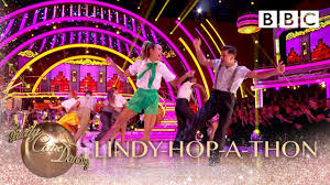 A dance competition where celebrities compete to be crowned the winner. Strictly Come Dancing 2018 Am 24 11 2018 Qualitats Choreografien Und Lindy Hop