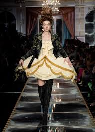 If marie wore a style, the rest of the court — and the western world — followed suit. Moschino S Marie Antoinette Inspired Show Was A Fashion Feast Teen Vogue