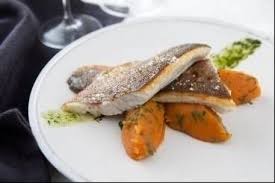 Recette En Video Filet De Bar Roti Ecrasee De Patates Douces Recette Puree Patate Douce Recettes De Cuisine Recette