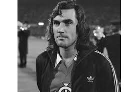 George best's official manchester united legends profile includes stats, photos, debut, and personal george best's extensive united postscript included a brief, unexpected sojourn on the south coast. Fussballlegende George Best Im Ausfuhrlichen Portrat