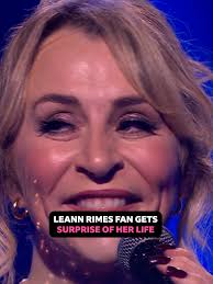 LeAnn Rimes Makes a Spectacular Appearance