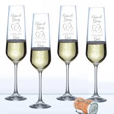 Gravierte sekt gläser mit name und schriftzug. Sektglaser Zur Hochzeit Mit Gravur Im Set Geschenkplanet