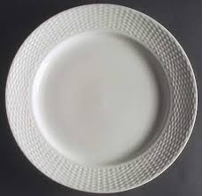 My Plates From Macy S One Broke And Now I Find Out It S Been Discontinued Discontinued Martha Stewart Dinne Basket Weaving Tableware Accessories Dinnerware