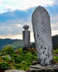pokut ta bulunan bu mezar konusunda bilgisi olan var mi bu kisi ne mubarek biriki boyle bir manzarada edebiyete revan olmus pokut pokutyaylasi pokuty evler
