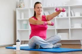 Beim wochenfluss nach einem kaiserschnitt kommt es in seltenen fällen zu komplikationen oder. Brust Bauch Po So Werden Sie Wieder Straff Nach Der Schwangerschaft Babywelten Ch