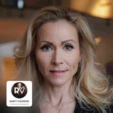 Lena Morin's Instagram, Twitter & Facebook