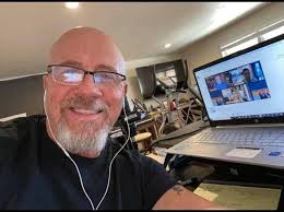 Hello pretty lady yes you reading this send me a direct message saying hi I  need new friends to talk to 😌🌹✨