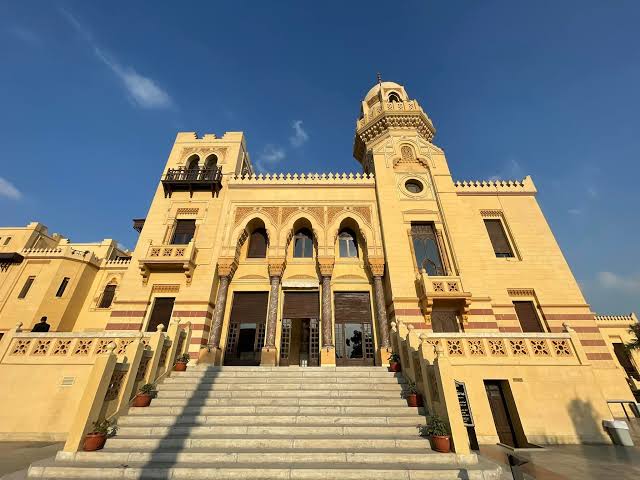 331 : قصر السلطانة ملك .ش العروبة . مصر الجديدة . القاهرة رقم الاثر : قرار  مجلس الوزراء رقــم 1621 لسنة 2000 بتاريخ 22 / 7 / 2000 الموقع : يقع بشارع  نزيه خليفه على طريق العروبه بحى مصر الجديدة