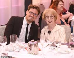 Una stubbs is an english actress, television personality, and former dancer who has appeared on british television and in the theatre, and l. X3lrdxzmqd2bvm