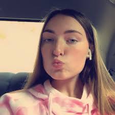 Nicolette Anderson's Instagram, Twitter & Facebook