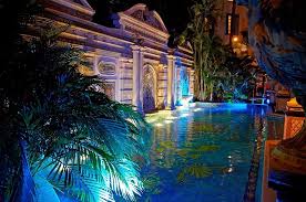 Better known to most people as the versace mansion, the property was famously home to fashion icon gianni versace until his tragic passing. Die Ehemalige Villa Von Gianni Versace Ist Jetzt Ein Hotel