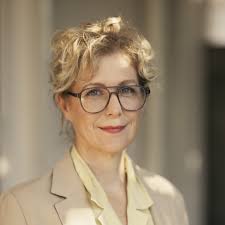 Noson i'w chofio! Daf James takes home the Writer award ✍️  #BAFTACymruAwards #LostBoysAndFairies #DafJames