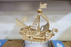 海賊王is王道- 今天去漫博航海王主題館發現個日本精品，是梅利號的木頭模型船，現場看實品覺得做工相當的精細。... | فيسبوك