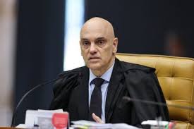 Moraes cita o 8 de Janeiro e manda retirar manifestantes em frente à Papudinha
