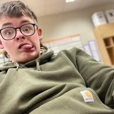 Travis Roby's Instagram, Twitter & Facebook