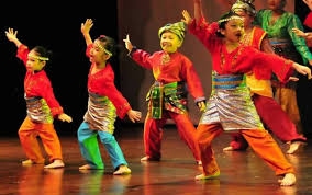 Syair, dancing, songs, foods, beverages, and many more others. Malay Traditional Dance Workshop Parent Child Workshop Esplanade