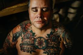 Tätowierter Diener des Herrn: Diakon Rainer Fuchs heute in Neumarkt